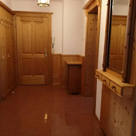Haus Silent, 16
