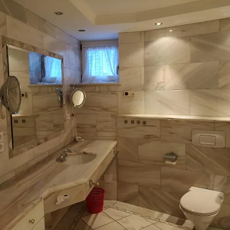 Haus Silent, 16 *
